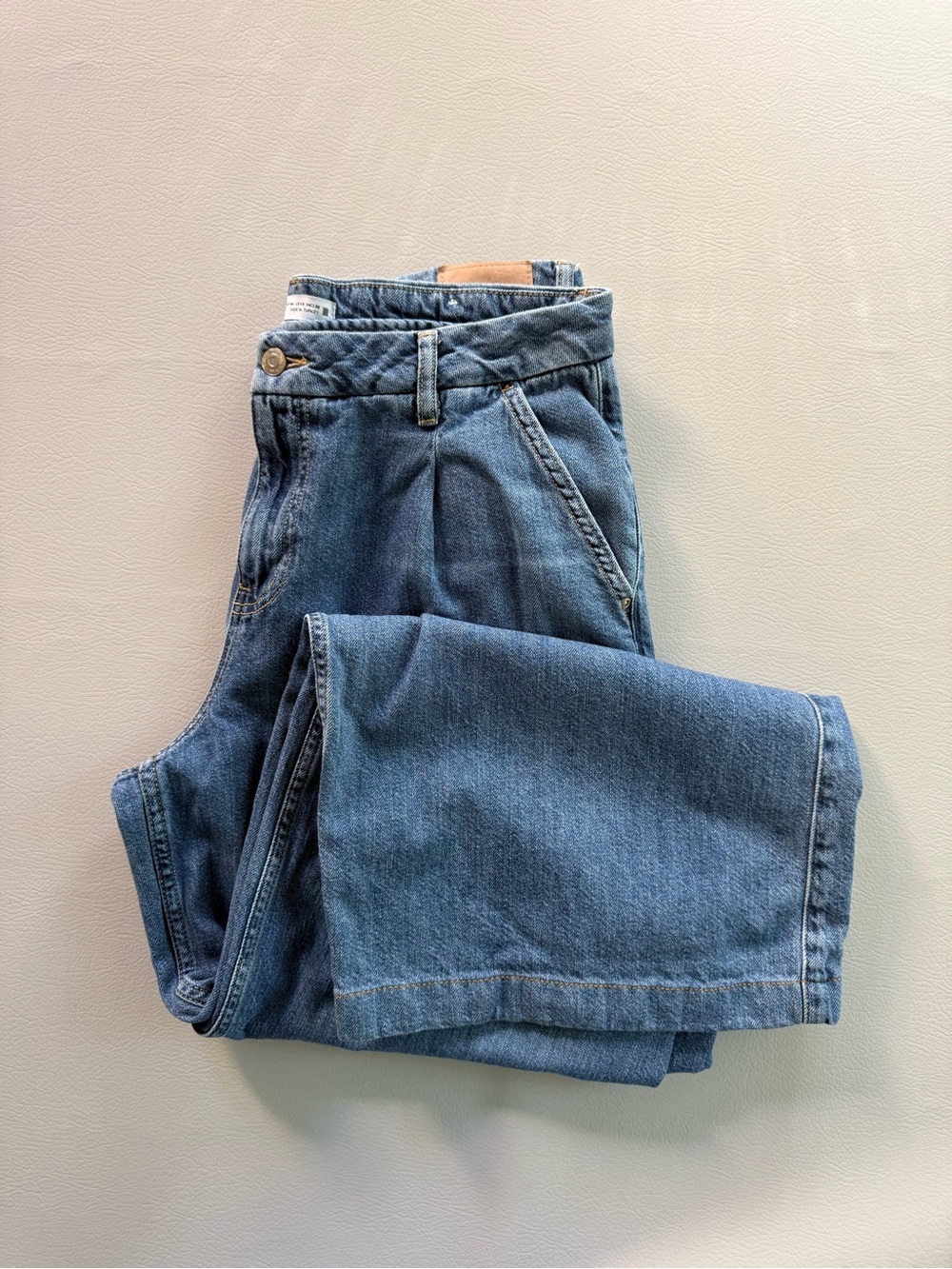 Zara Women's Wide Leg Cropped Pleated Denim Jeans Trousers size 8 - Runs Large